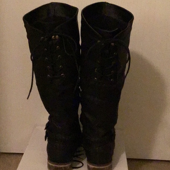 Worn boots - Picture 1 of 4